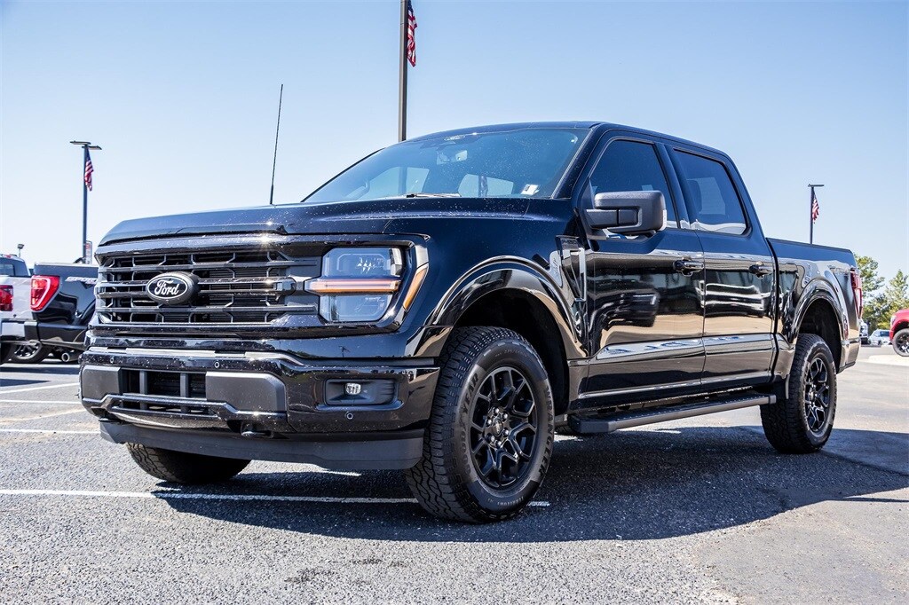 2025 Ford F-150 XLT photo 2