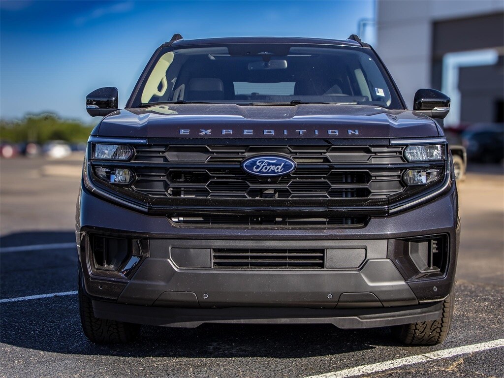 2025 Ford Expedition MAX photo 2