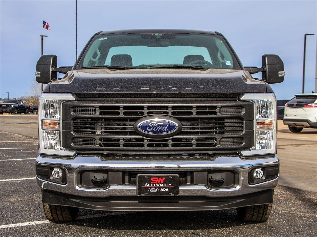 2025 Ford F-250 photo 2