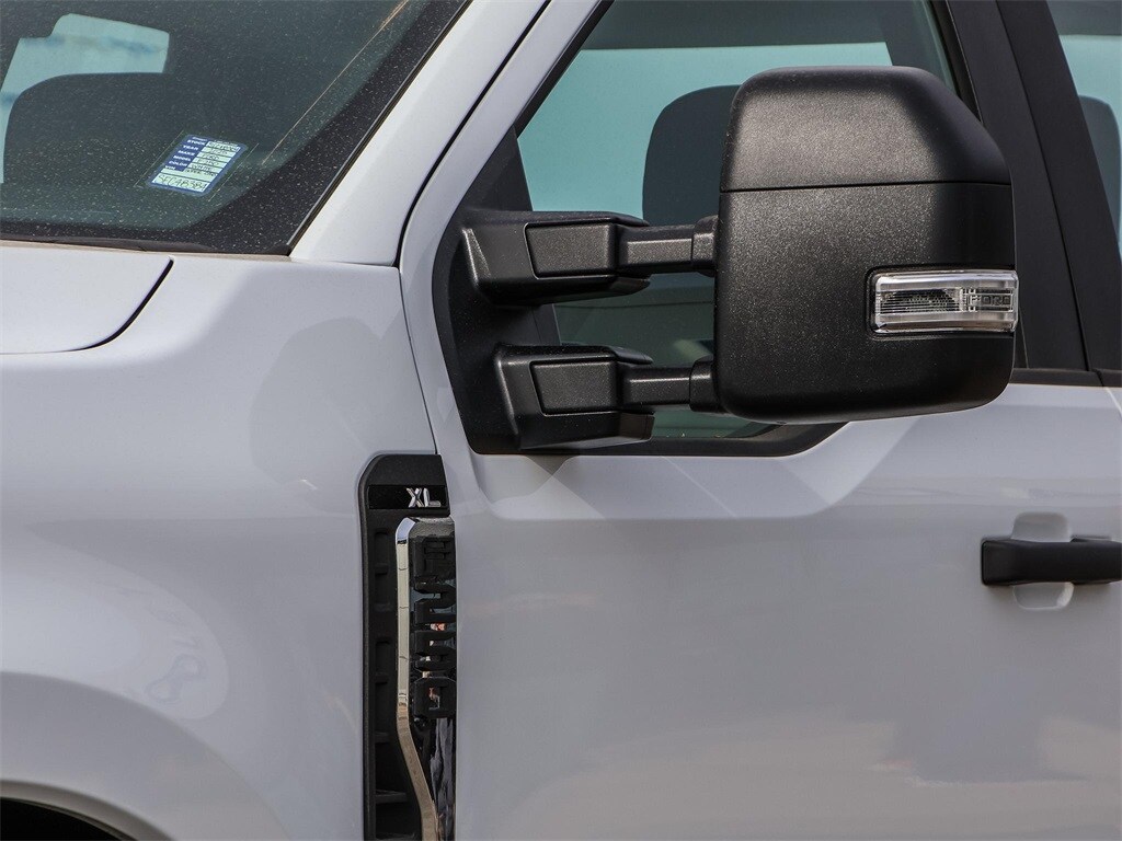 2025 Ford F-250 photo 4
