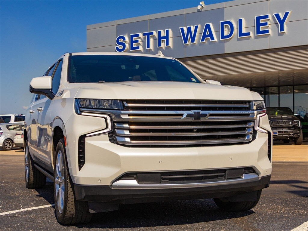 2021 Chevrolet Suburban High Country photo 2