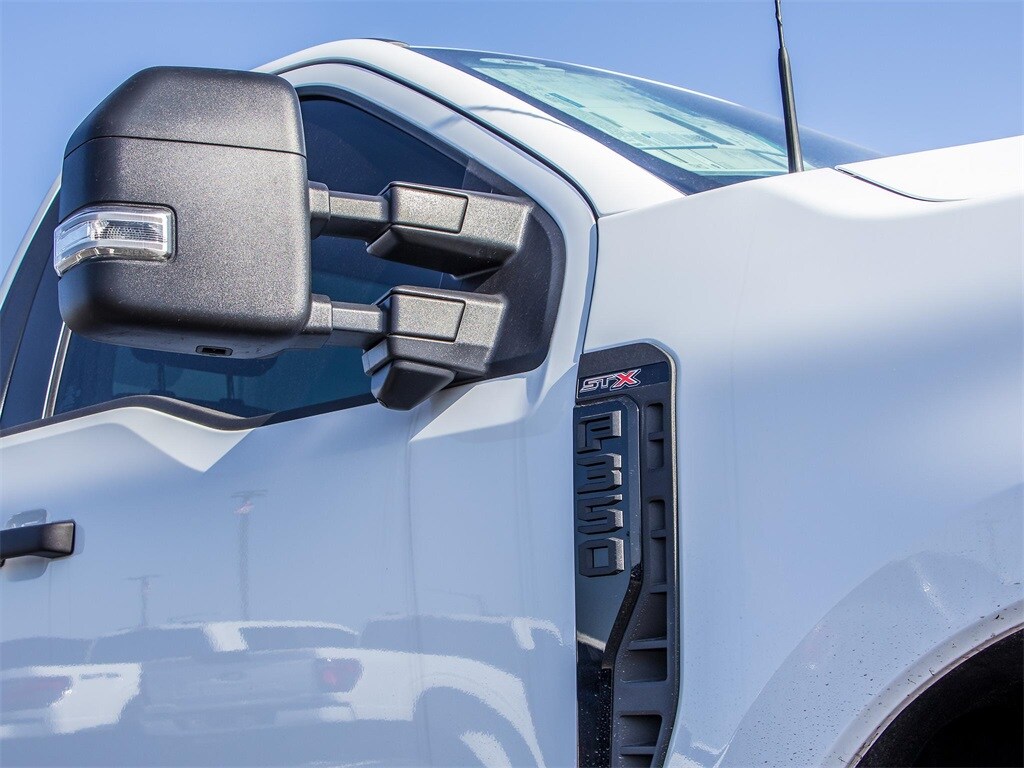 2025 Ford F-350 photo 4