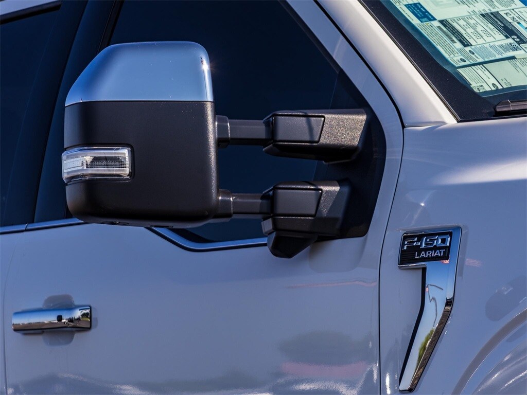 2025 Ford F-150 Lariat photo 3