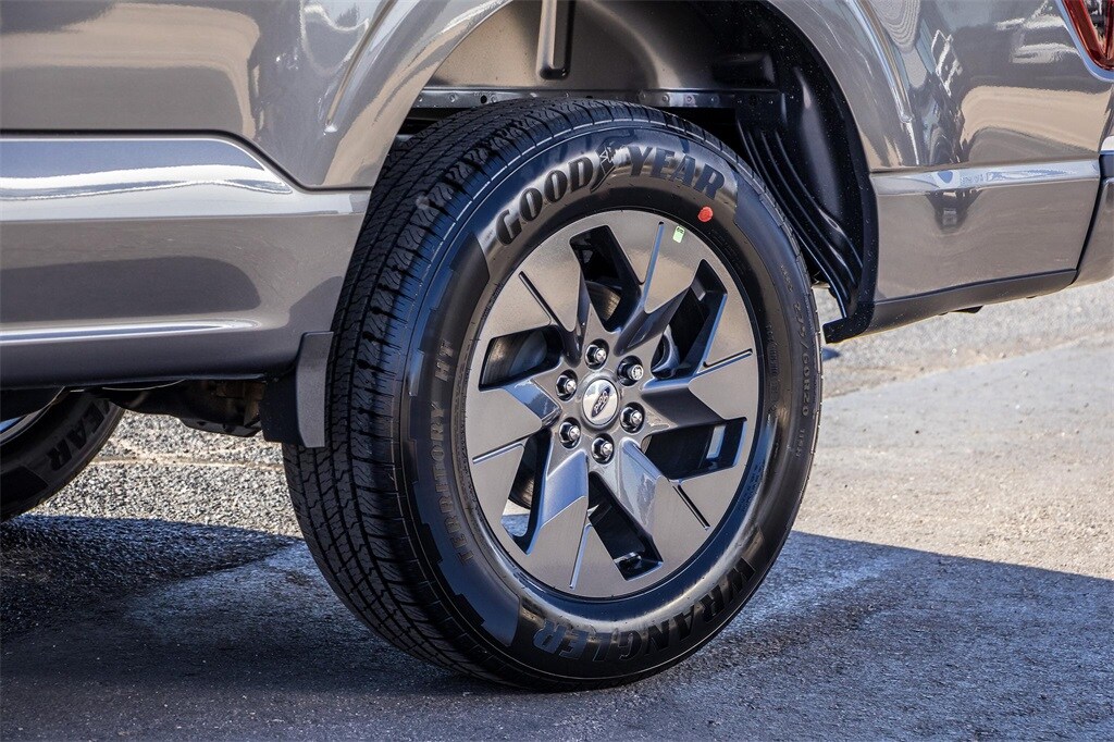 2025 Ford F-150 STX photo 4