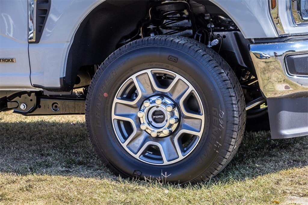 2026 Ford F-350 photo 2