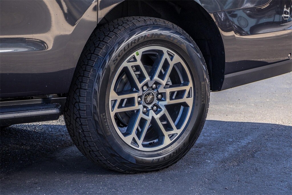 2025 Ford Expedition MAX photo 4