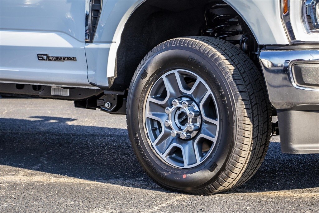 2026 Ford F-350 photo 2