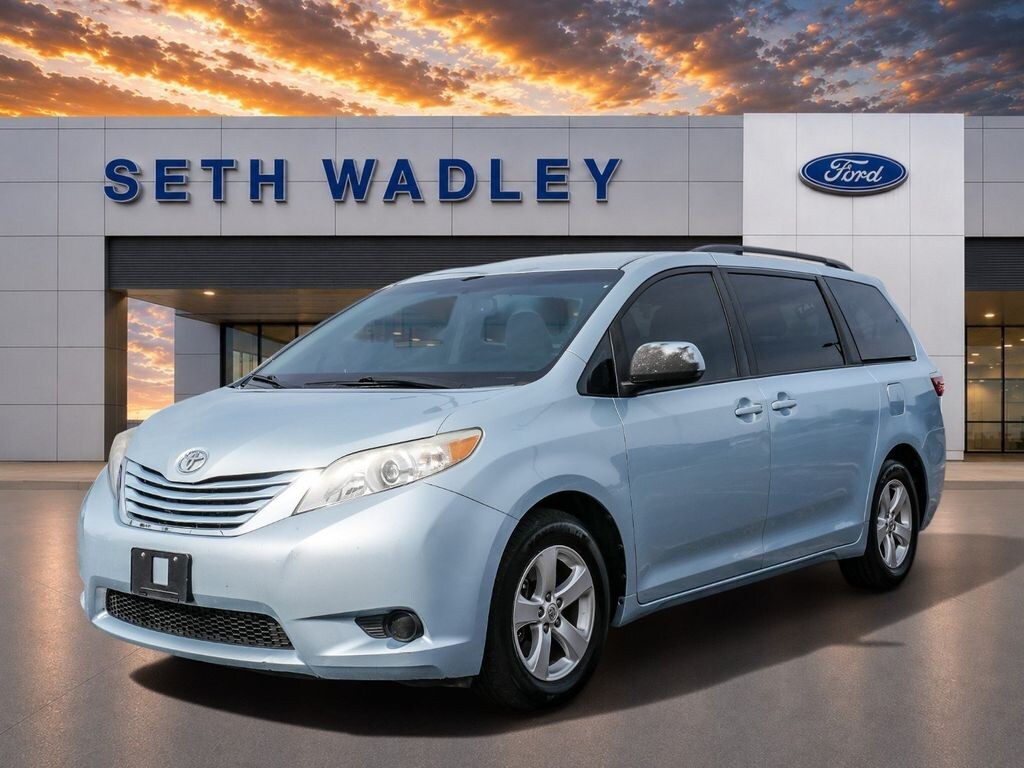 Used 2015 Toyota Sienna LE Minivan/Van