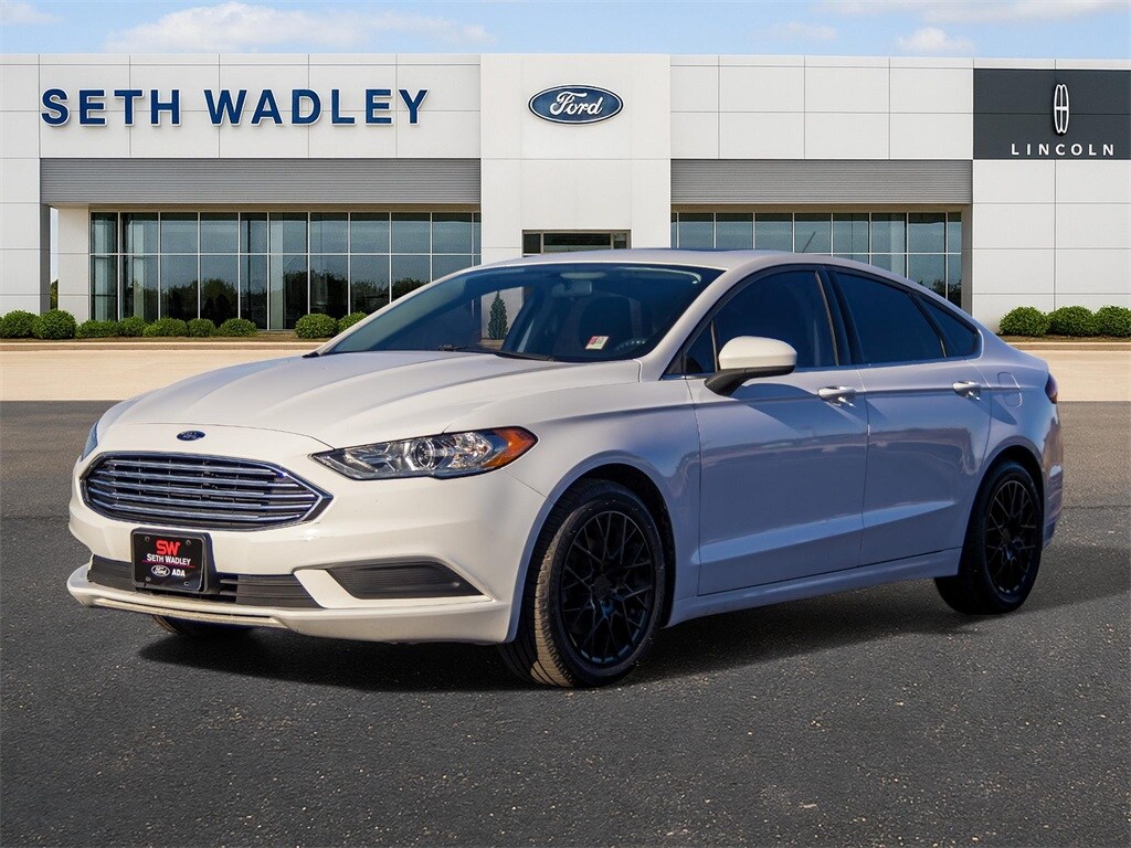 2017 Ford Fusion SE photo 3