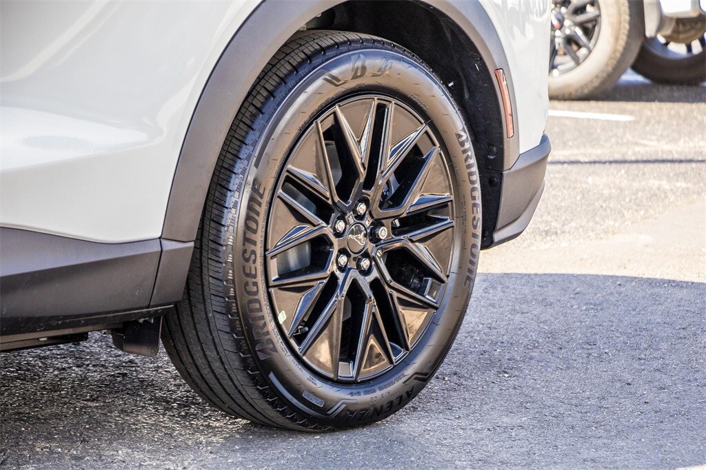 2025 Ford Mustang Mach-E Select photo 4