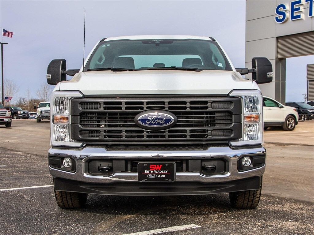 2025 Ford F-250 photo 2
