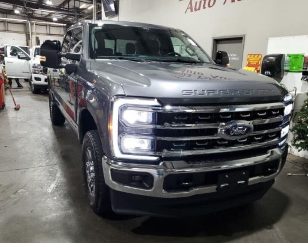Used 2024 Ford F-250SD Lariat Truck