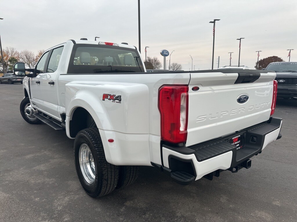 2026 Ford F-350 photo 4