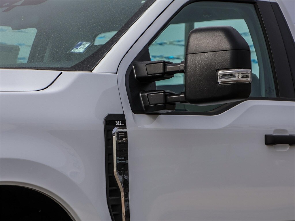 2025 Ford F-250 photo 3