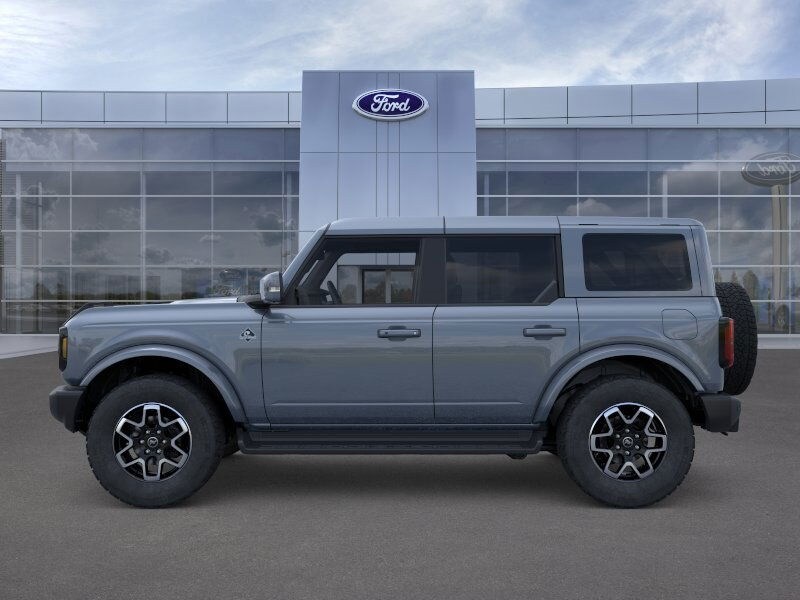 2025 Ford Bronco Outer Banks photo 3