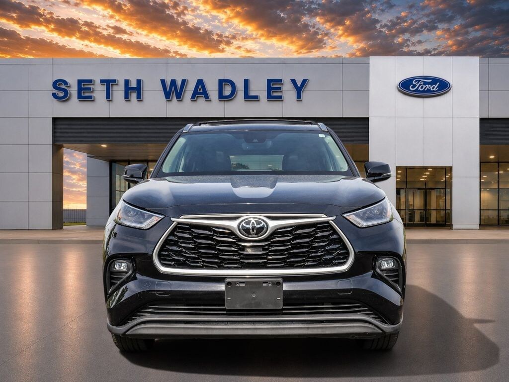 Used 2021 Toyota Highlander XLE SUV