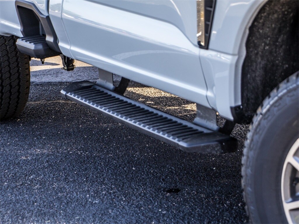 2025 Ford F-350 photo 3