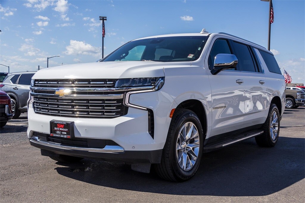 2023 Chevrolet Suburban Premier photo 2