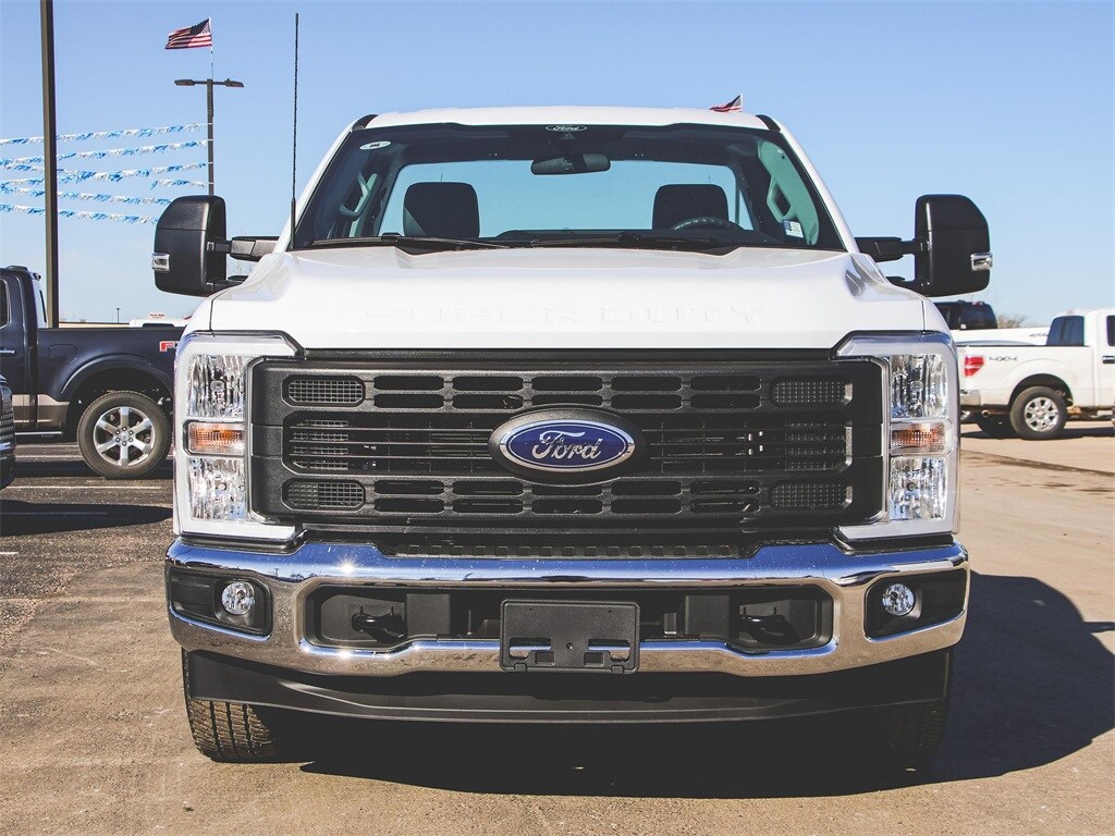 2025 Ford F-250 photo 2