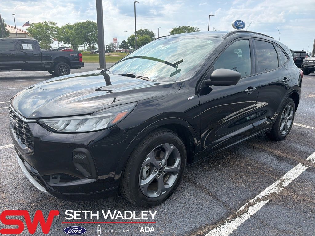 2023 Ford Escape ST-Line AWD's photo