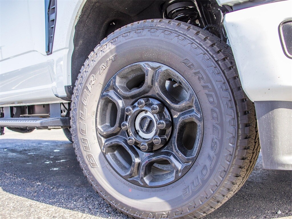 2025 Ford F-350 photo 3