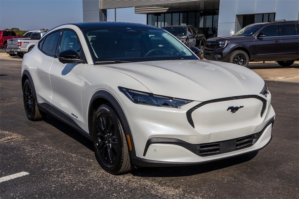 2025 Ford Mustang Mach-E Select photo 2