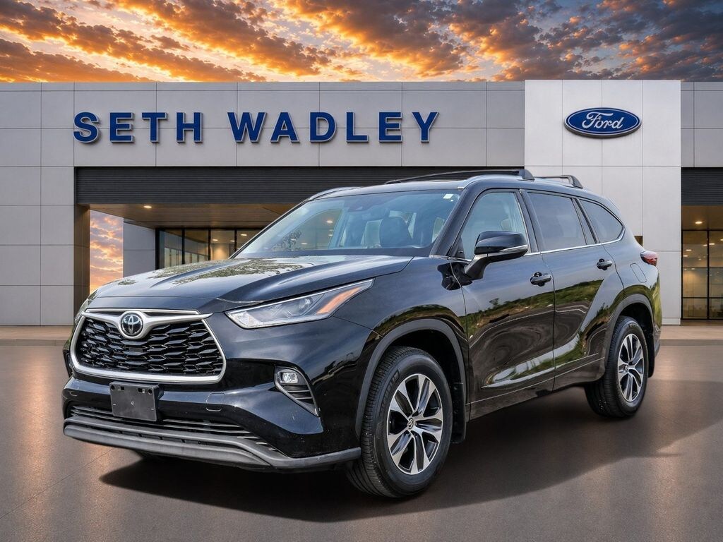 Used 2021 Toyota Highlander XLE SUV