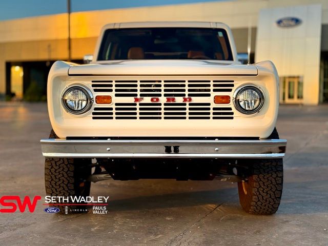 2023 Ford Bronco photo 2
