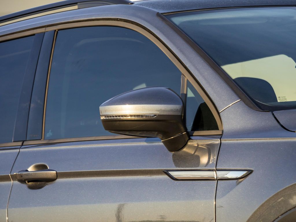 2023 Volkswagen Tiguan S photo 2