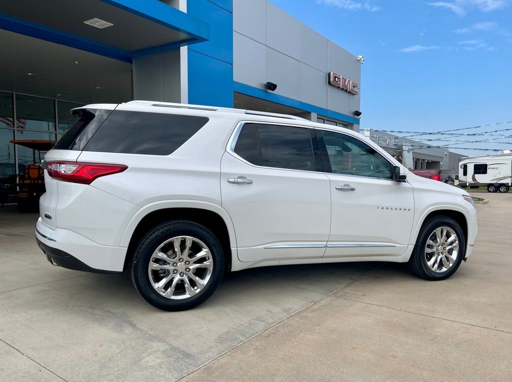 2021 Chevrolet Traverse High Country photo 2