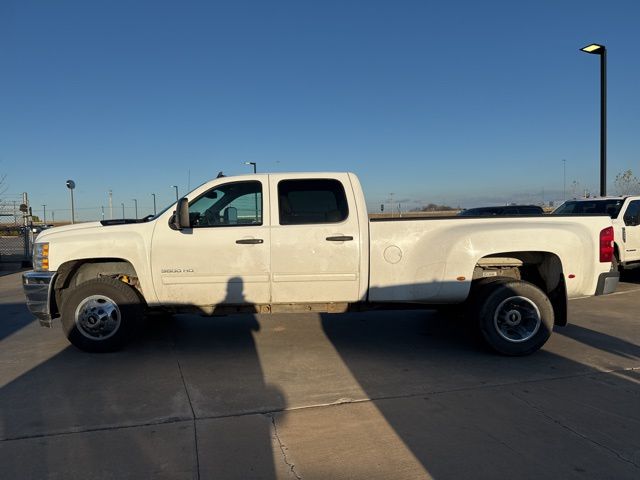 2013 Chevrolet Silverado 3500HD LT photo 2
