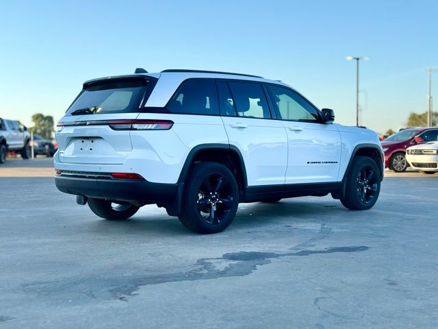 2023 Jeep Grand Cherokee Altitude photo 2