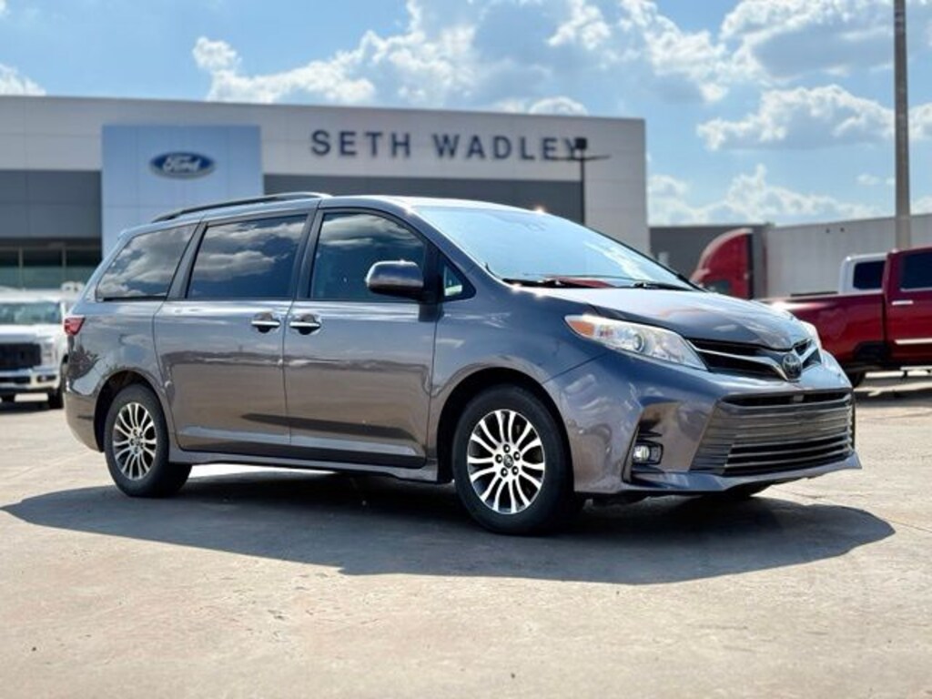 Used 2019 Toyota Sienna XLE Minivan/Van