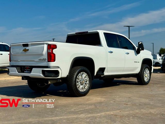 2022 Chevrolet Silverado 3500HD High Country Z71 photo 2