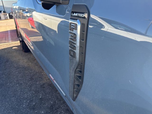 2023 Ford F-350 photo 4