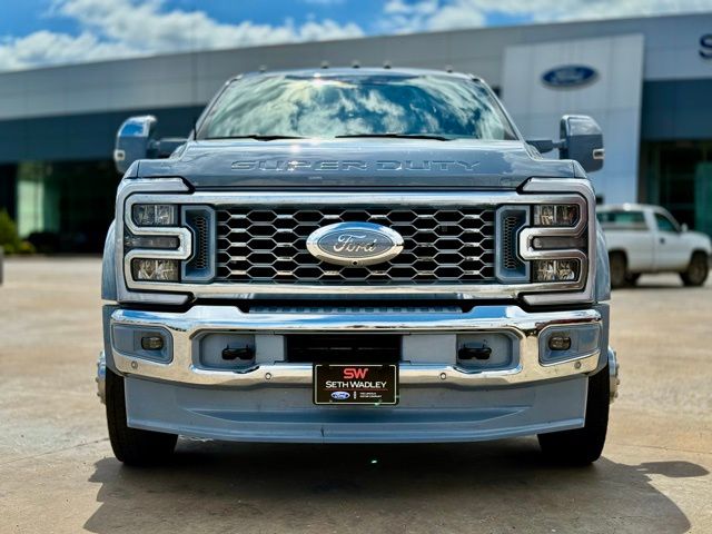 2025 Ford F-450 photo 2