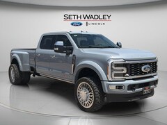 2026 Ford F-450SD Platinum Truck