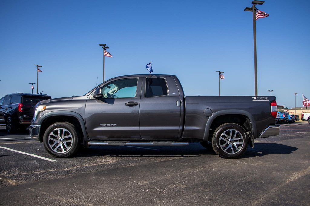 2017 Toyota Tundra SR5 photo 4