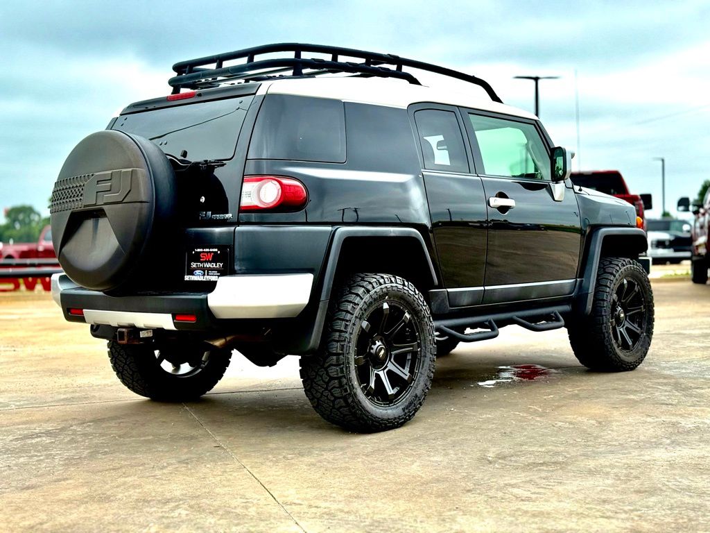 2014 Toyota FJ Cruiser Base photo 2