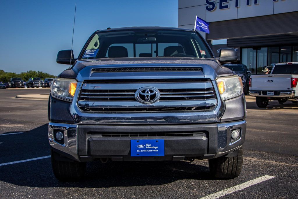 2017 Toyota Tundra SR5 photo 2