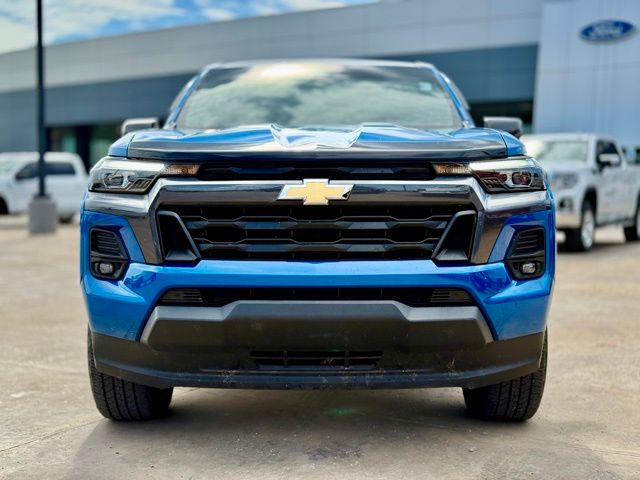 2024 Chevrolet Colorado LT photo 3