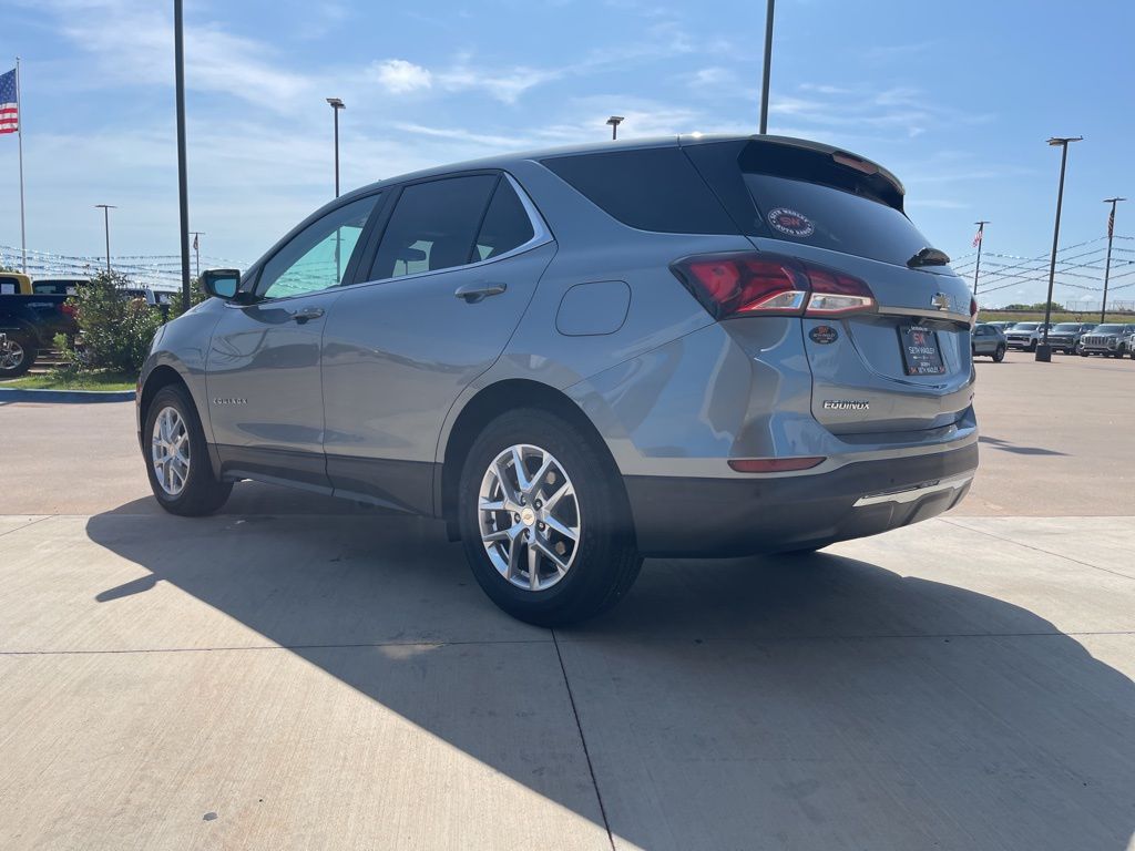 2023 Chevrolet Equinox LT photo 3
