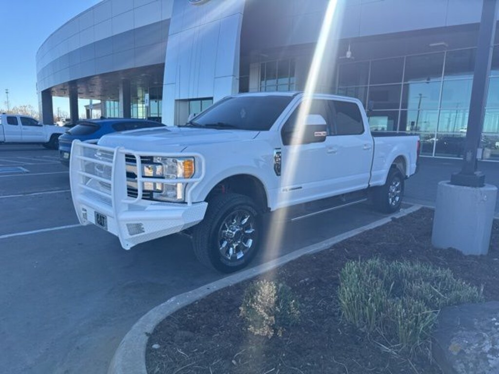 Used 2017 Ford F-250SD Lariat Truck
