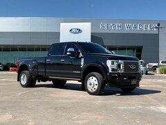 2022 Ford F-450SD Platinum Truck