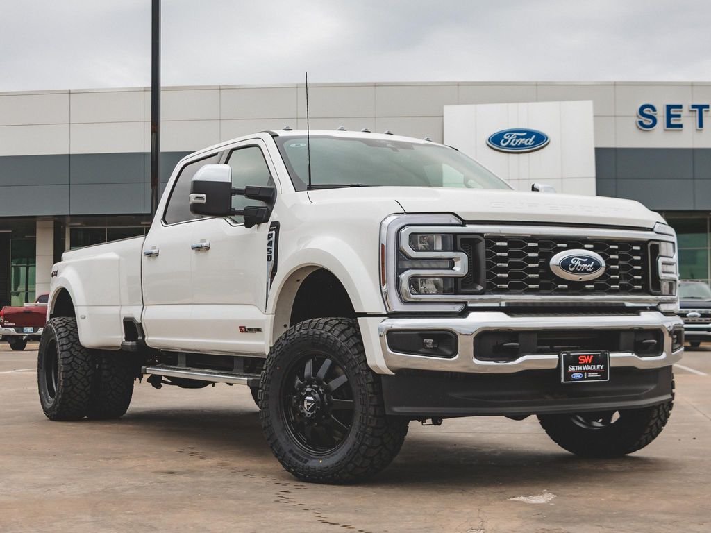 2025 Ford F-450 photo 2