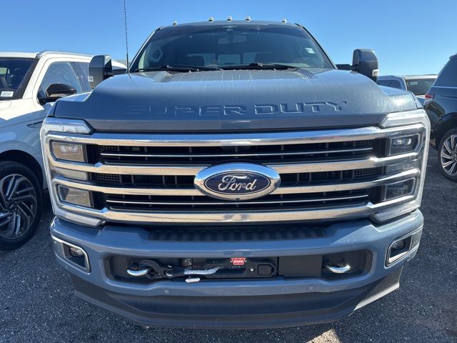 2023 Ford F-350 photo 2