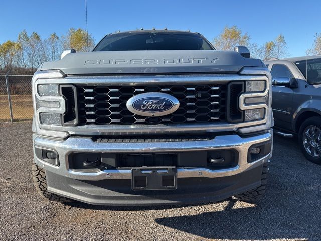 2025 Ford F-450 photo 2