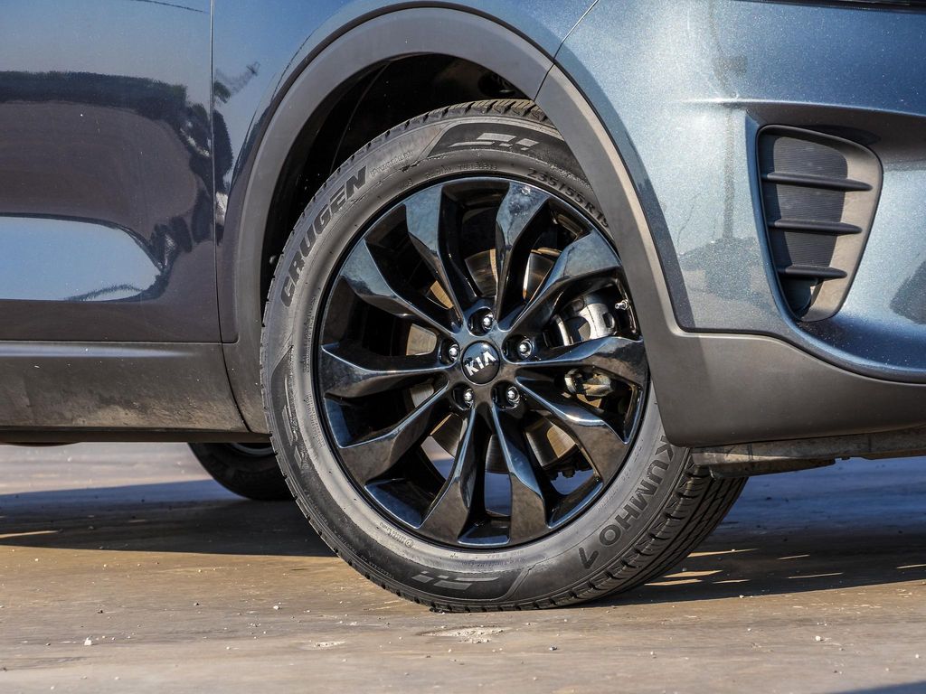 2020 Kia Sorento S photo 2