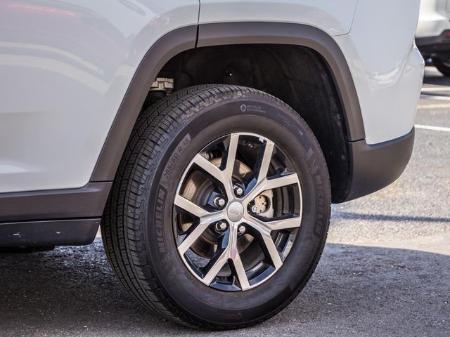 2024 Jeep Grand Cherokee Limited photo 3