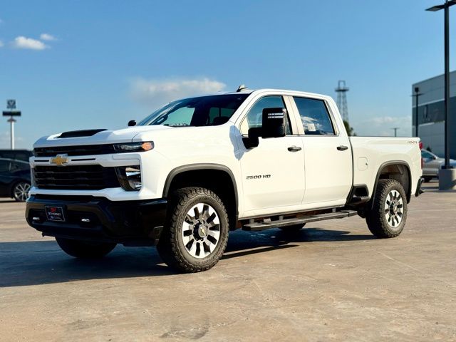 2024 Chevrolet Silverado 2500HD Custom photo 4